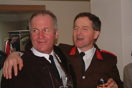 Günter und Franz beim "Panzerlied" Günter und Franz beim "Panzerlied"