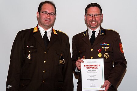 Dankesurkunden des Abschnittes Zwettl an Christian Hipp für seine langjährige Funktionärstätigkeit