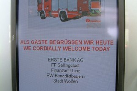 Begrüßungsschild beim Haupteingang in das Werk der Fa. Rosenbauer Begrüßungsschild beim Haupteingang in das Werk der Fa. Rosenbauer