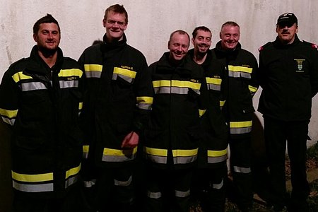 OFM Christian Kalch, OFM Bernhard Kaufmann, BM Ewald Krecek, OFM Thomas Russ, HFM Franz Danzinger und HBM Reinhard Holzmüller nach erfolgreicher Bewältigung der Übungsstrecke.