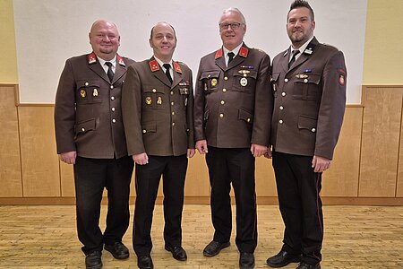 Das neue Kommando der FF Sallingstadt: VM Roman Wagner, Kommandant Wolfgang Weitzenböck, Kommandant StV. Franz Danzinger und V Michael Fichtinger Das neue Kommando der FF Sallingstadt: VM Roman Wagner, Kommandant Wolfgang Weitzenböck, Kommandant StV. Franz Danzinger und V Michael Fichtinger