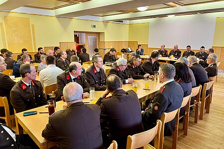 39 Kameraden und 5 unterstützende Mitglieder nahmen teil. 39 Kameraden und 5 unterstützende Mitglieder nahmen teil.