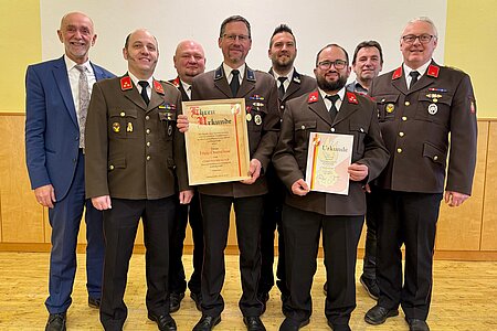 Für seine 20-jährige Tätigkeit als Verwalter wird Christian Hipp zum Ehrenverwalter ernannt. Daniel Hörndl wird vom HFM zum LM befördert. Für seine 20-jährige Tätigkeit als Verwalter wird Christian Hipp zum Ehrenverwalter ernannt. Daniel Hörndl wird vom HFM zum LM befördert.