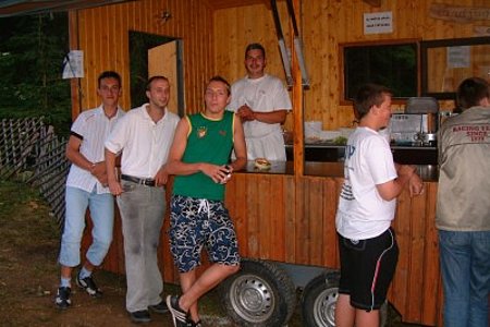 die Würstelbude war stets gut besucht die Würstelbude war stets gut besucht