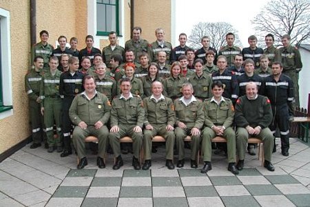 Gruppenfoto vor dem Dorfzentrum Sallingstadt