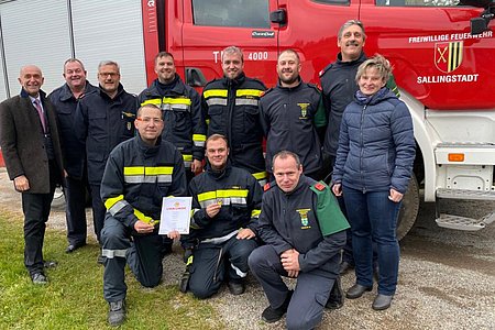 Vorne: Markus Rabl, Tobias Krenn, OBI Manfred HäuslerStehend: Bgm. Josef Schaden, BR Ewald Edelmaier, Kdt. Anton Hipp, Michael Fichtinger, Lukas Schaden, BI Josef Rametsteiner, HBM Reinhard Holzmüller, Gf. GR Martina Honeder