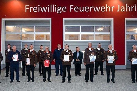 1.Reihe v. l. n. r.: EVI Franz Bretterbauer, EASB Herbert Gruber, EOBI Josef Koppensteiner, EOBI Josef Steininger, EABI Franz Müllner, EHBI Franz Rößl, EHBI Anton Hipp, EHBI Ewald Kreutzer2.Reihe v. l. n. r.: HV Alexander Scharf, VI Florian Sturm, ABI Benedikt Strasser, OBR Ewald Edelmaier, Bgm. Franz Mold, BR Franz Thaler