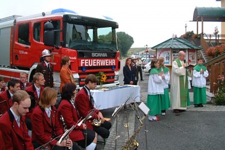 Fahrzeugnegnung mit den Patinnen Gertrude Hipp u. Roswitha Schaden Fahrzeugnegnung mit den Patinnen Gertrude Hipp u. Roswitha Schaden