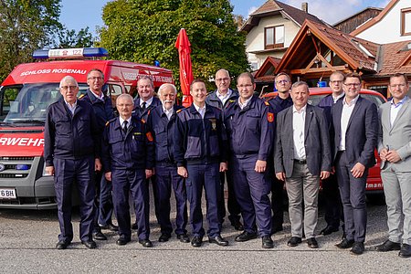 Ehrengäste und das AFKDO Zwettl: v.l.n.r.: EVI Franz Bretterbauer, LBDSZV Martin Boyer, BR Karl Kainrath, BFKDT OBR Ewald Edelmaier, EBI Wilfried Reichenvater, ABI Benedikt Strasser, LFR Erich Dangl, AFKDT BR Franz Thaler, HV Alexander Strasser, Bgm. Johann Hofbauer, VI Florian Sturm, Bgm. Christian Seper und Feuerwehrstadtrat Ing. Gerald Gaishofer.