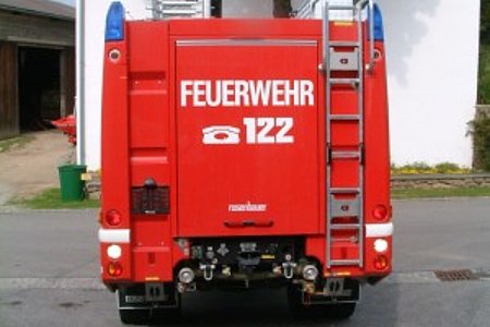 nun wird das Auto in sein neues Heim eingestellt nun wird das Auto in sein neues Heim eingestellt