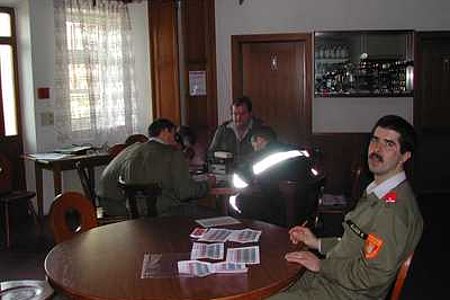 die ersten Funkgespräche werden geführt