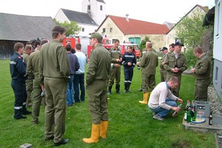 "Nachbesprechung" am Einsatzort "Nachbesprechung" am Einsatzort