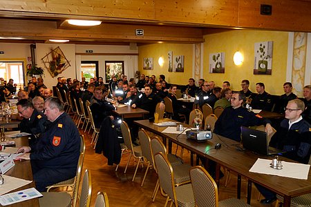 Die versammelten Teilnehmer im Gasthaus Huber in Rappoltschlag