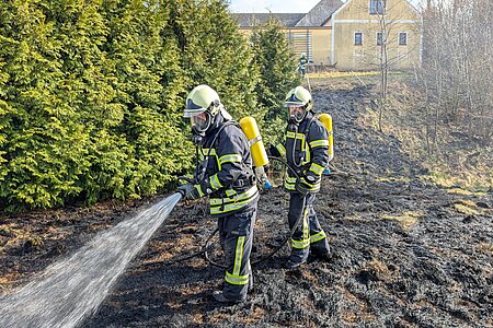 Das rasche Eingreifen hat eine weitere Ausbreitung des Feuers verhindert.