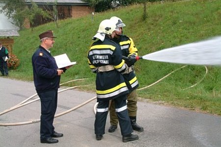 entlüften der Löschleitung zur Vorbereitung des Innenangriffes entlüften der Löschleitung zur Vorbereitung des Innenangriffes