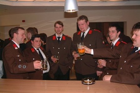 Ein Prost auf den gelungenen Ball der Sallingstädter Ein Prost auf den gelungenen Ball der Sallingstädter