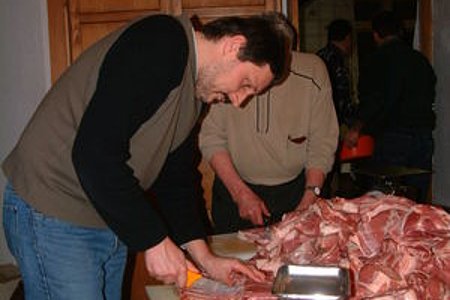 Holzi der Gehilfe des Meisters war schnell angelernt Holzi der Gehilfe des Meisters war schnell angelernt