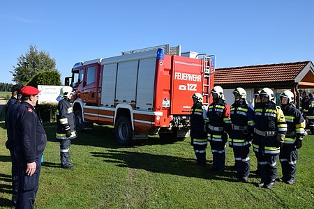 "Gruppe Sallingstadt zur Ausbildungsprüfung Löscheinsatz in Bronze angetreten"