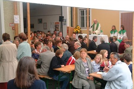 P. Albert zelebrierte die Festmesse im FF Depot P. Albert zelebrierte die Festmesse im FF Depot