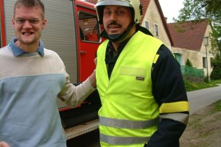 Einsaatzleiter BM Holzmüller erkundete mit einem Partyteilnehmer die Lage Einsaatzleiter BM Holzmüller erkundete mit einem Partyteilnehmer die Lage