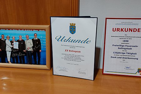 Die Urkunde der FF Sallingstadt für 125 Jahre.