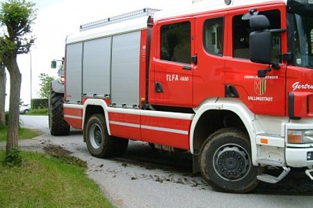 Außerplanmäßiger Einsatz - der Tankwagen blieb hängen