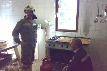 Die Feuerwehr Sallingstadt wurde zu einem Ofenbrand beim Ferienlager Buntes Dorf gerufen!