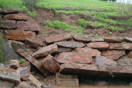 der Hang hinter dem Hause Günter Hipp rutschte ab