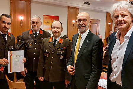 Dominik Kalch wurde zum Oberfeuerwehrmann befördert.