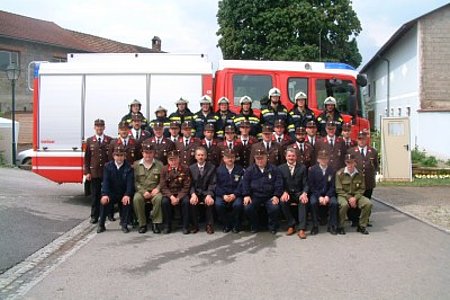 Ein Gruppenbild als Erinnerung an die Abnahme der Prüfung Ein Gruppenbild als Erinnerung an die Abnahme der Prüfung