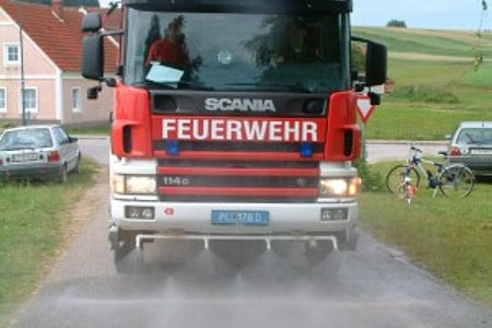 Wolfgang führt die neue Straßenwaschanlage vor Wolfgang führt die neue Straßenwaschanlage vor