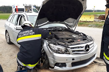 Abklemmen der Fahrzeugbatterie