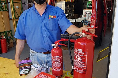 Neue Feuerlöscher, Rauchmelder und CO-Melder konnten auch vor Ort erworben werden.